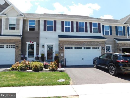 1046 Moscariello Ln, ROYERSFORD, PA, 19468-1589 | Card Image