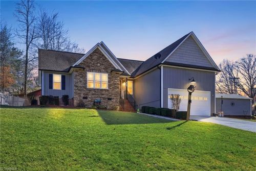 804 Montgomery Ct, Walnut Cove, NC, 27052-6878 | Card Image