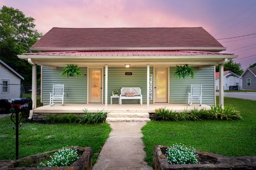 676 Woodlawn Ave, Lewisburg, TN, 37091-2366 | Card Image