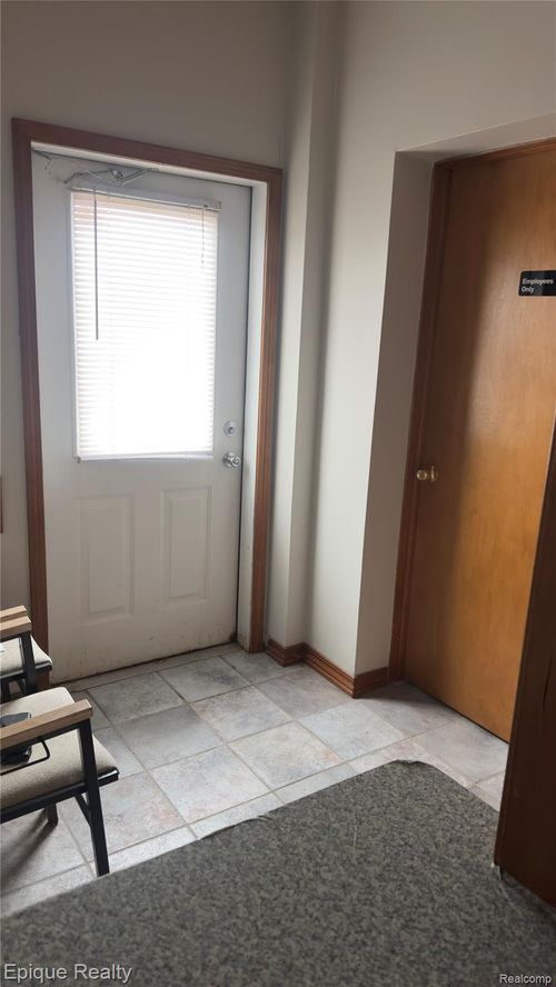 1570 Michigan Ave, Marysville, MI, 48040-1761 | Card Image