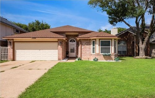 2305 Bennington Dr, Arlington, TX, 76018-1913 | Card Image
