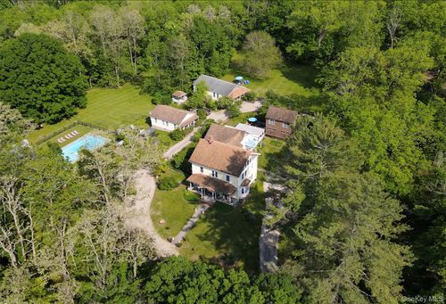 18 Stagecoach Ln, Amenia, NY, 12501-5637 | Card Image