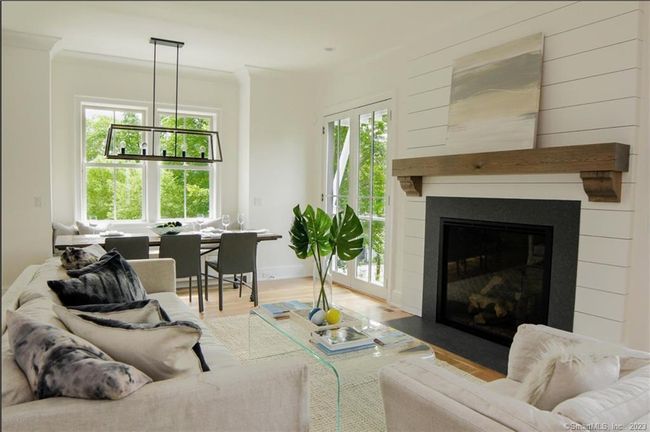 Family Room/Dining Room | Image 4