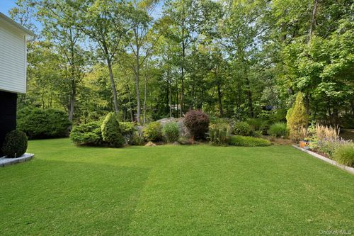 174 Lake Shore Dr, Pleasantville, NY, 10570-1302 | Card Image