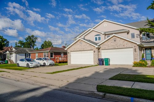 80 Westmore Meyers Rd, Lombard, IL, 60148-3037 | Card Image
