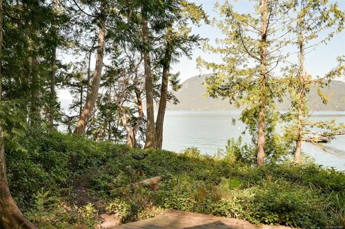 90 Mckenzie Cres, Piers Island, BC, V8L5Y7 | Card Image