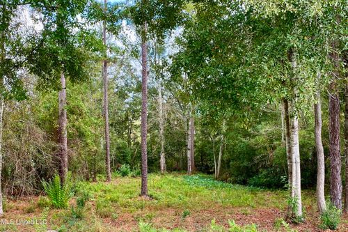 941 W Lakeshore Dr, Carriere, MS, 39426-7916 | Card Image