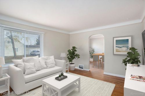 5251 Pontiac Lake Rd, Waterford, MI, 48327-2470 | Card Image