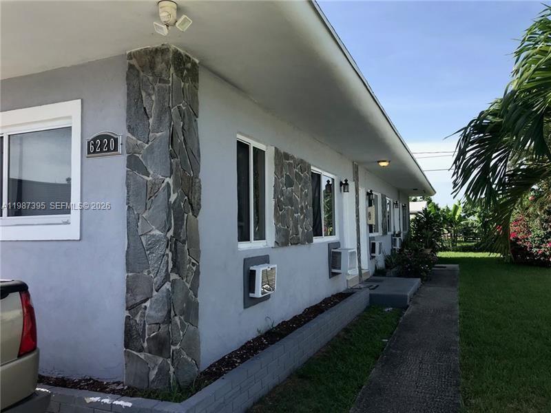 Residential Income in Hollywood 3