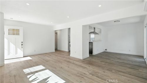 3659 W 110th St, Inglewood, CA, 90303-1935 | Card Image