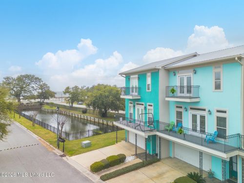 2 Oak Alley Ln, Long Beach, MS, 39560-8001 | Card Image