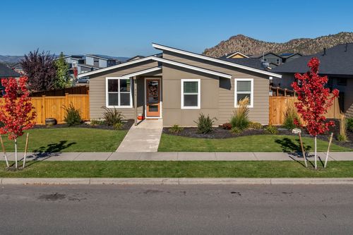 758 Ne Whistle Way, Prineville, OR, 97754-3212 | Card Image