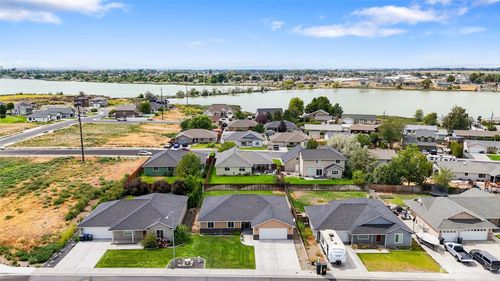 1552 S Bailey Ave, Moses Lake, WA, 98837-2146 | Card Image