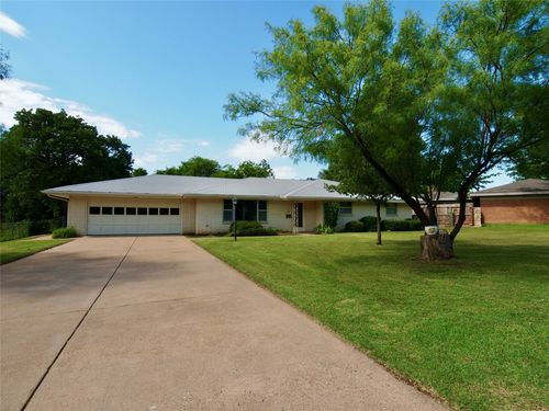 1441 Brazos St, Graham, TX, 76450-4904 | Card Image