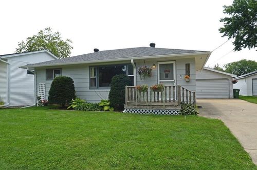 1102 18th Ave, Charles City, IA, 50616-1310 | Card Image