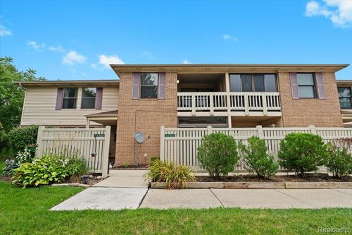 80-61260 Greenwood Dr, South Lyon, MI, 48178-1709 | Card Image