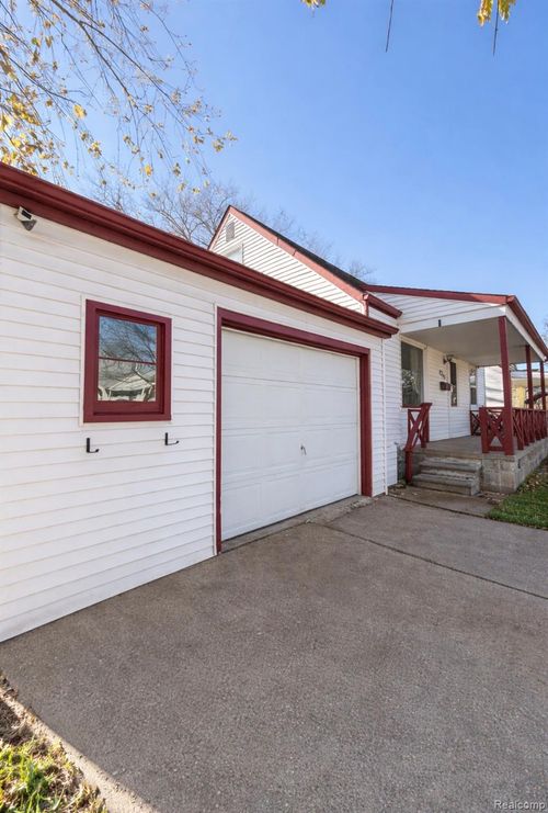 2315 Hartwick Hwy, Lincoln Park, MI, 48146-2548 | Card Image