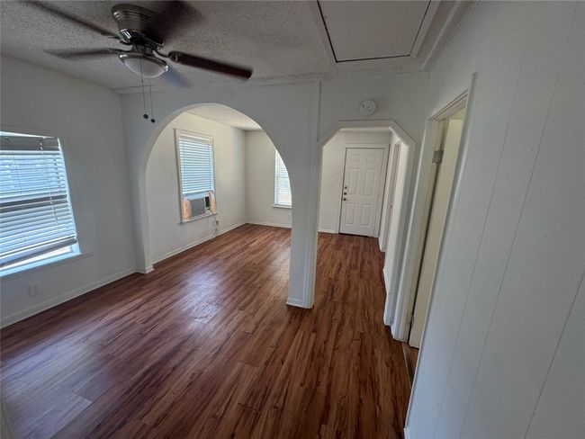 1133 Saucedo St, House other with 2 bedrooms, 1 bathrooms and 1 parking in Austin TX | Image 4