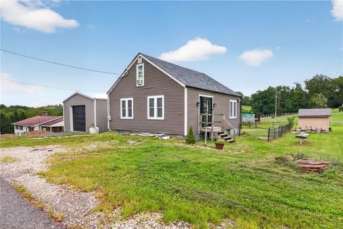 424 Pershing Ave, Houston, PA, 15342-1621 | Card Image
