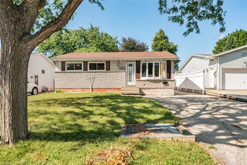 2138 Falmouth Terr, Burlington, ON, L7P1X9 | Card Image