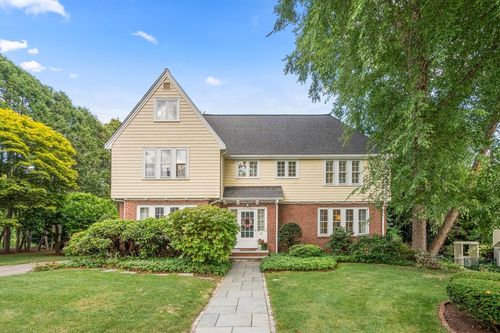 17 Atwood St, Wellesley, MA, 02482-6029 | Card Image