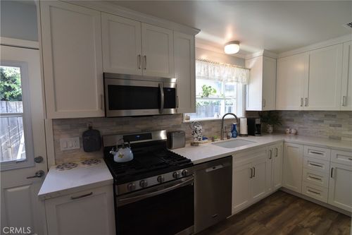 6242 Kenwater Ave, Woodland Hills, CA, 91367-1318 | Card Image