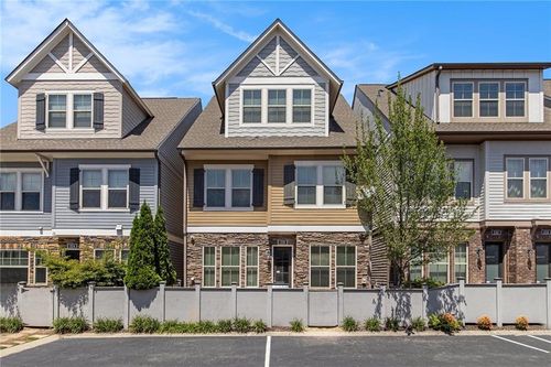228 Dellwood Dr Se, Smyrna, GA, 30080-1997 | Card Image