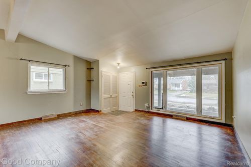 413 Poplar Ave, Royal Oak, MI, 48073-5116 | Card Image