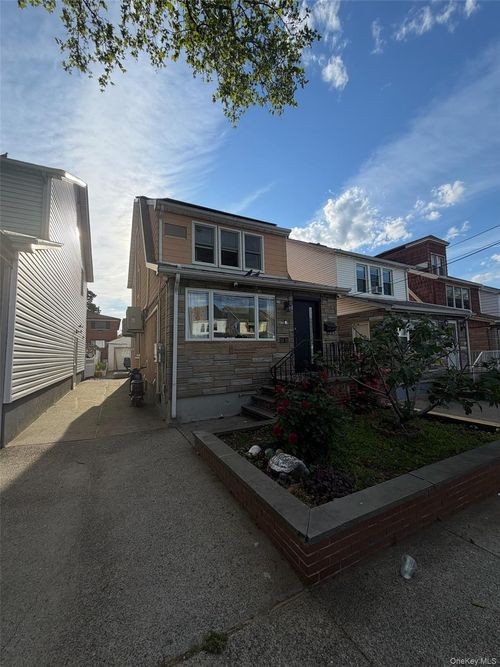 59-22 Parsons Blvd, Fresh Meadows, NY, 11365-1433 | Card Image