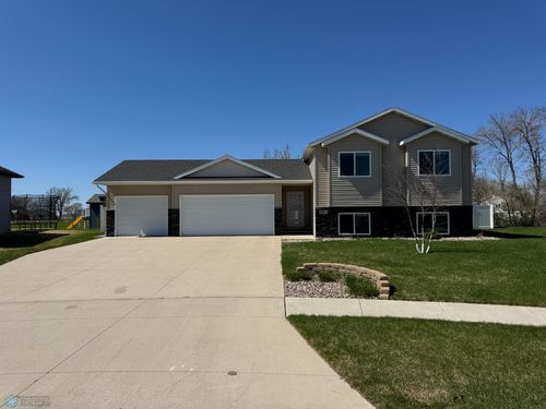5883 Autumn Dr S, Fargo, ND, 58104-7654 | Card Image