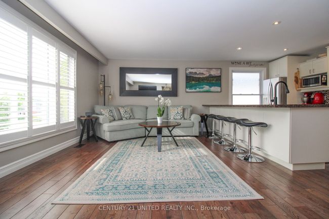 2046 Meadowview Rd, House other with 4 bedrooms, 3 bathrooms and 4 parking in Peterborough ON | Image 7