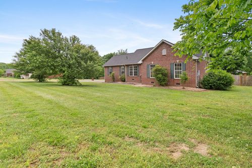 8001 Anna Ct, Greenbrier, TN, 37073-5509 | Card Image