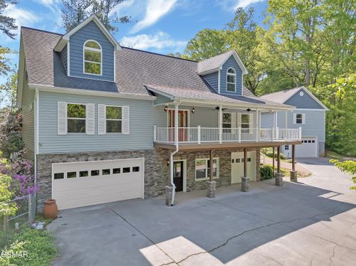 621 W Millers Cove Rd, Walland, TN, 37886-2641 | Card Image