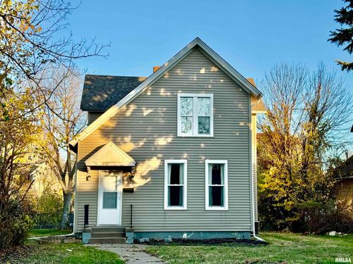 1207 Tremont Ave, Davenport, IA, 52803-4021 | Card Image