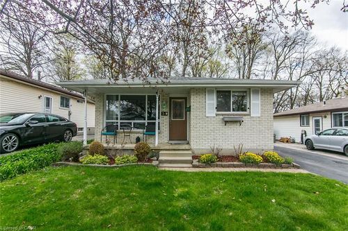34 Blackhorne Cres, Kitchener, ON, N2E1T1 | Card Image