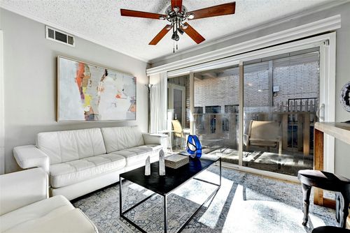 apt-101-1304 Summit St, Austin, TX, 78741-1122 | Card Image
