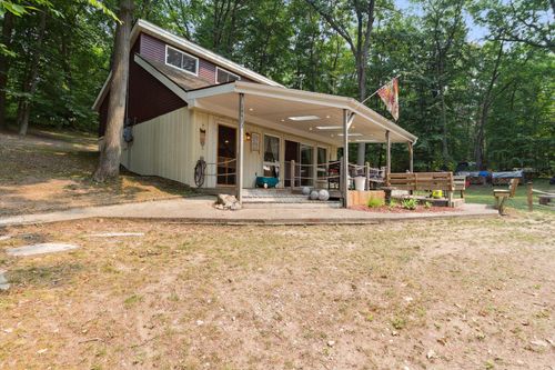 8175 Colegrove Dr, Mecosta, MI, 49332 | Card Image