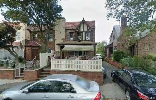 8561 67th Ave, Rego Park, NY, 11374-5226 | Card Image