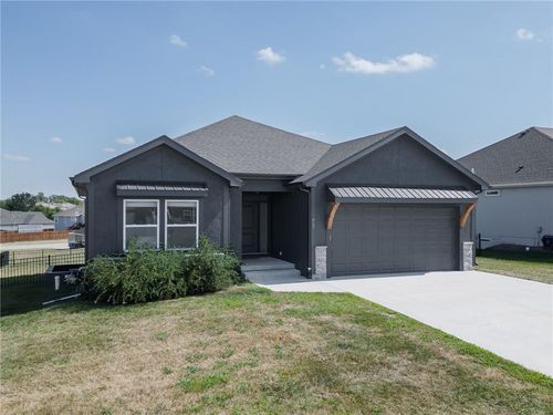 917 N Willow Ct, Tonganoxie, KS, 66086-5519 | Card Image