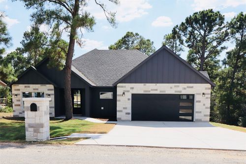 109 E Keanahalululu Ln, Bastrop, TX, 78602-5304 | Card Image