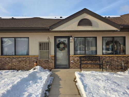 apt-104-520 S 1st Ave, New Hampton, IA, 50659-1864 | Card Image