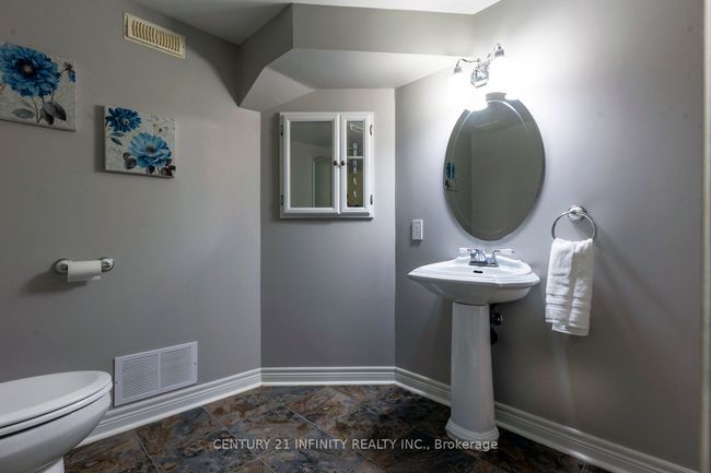 26 Cumbrian Crt, House other with 5 bedrooms, 2 bathrooms and 3 parking in Brampton ON | Image 20