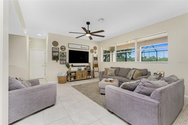 Rear Living Room off Kitchen | Image 28