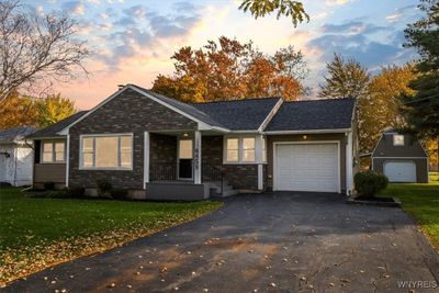 6859 Walmore Road, House other with 3 bedrooms, 1 bathrooms and null parking in Wheatfield NY | Image 1