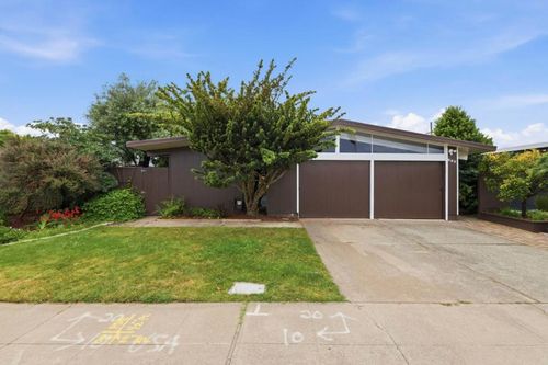 692 Edna Way, San Mateo, CA, 94402-2652 | Card Image