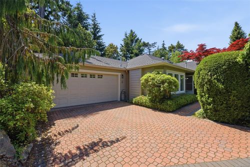 3-118 Aldersmith Pl, Victoria, BC, V9A7M9 | Card Image