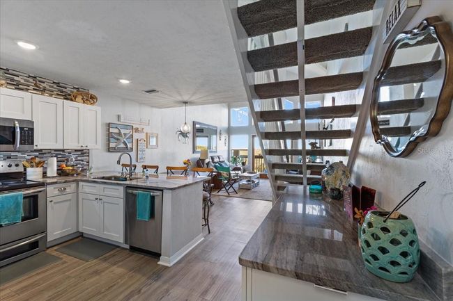 9E - 11 Old Mill Dr, Condo with 2 bedrooms, 2 bathrooms and null parking in Cedar Key FL | Image 9