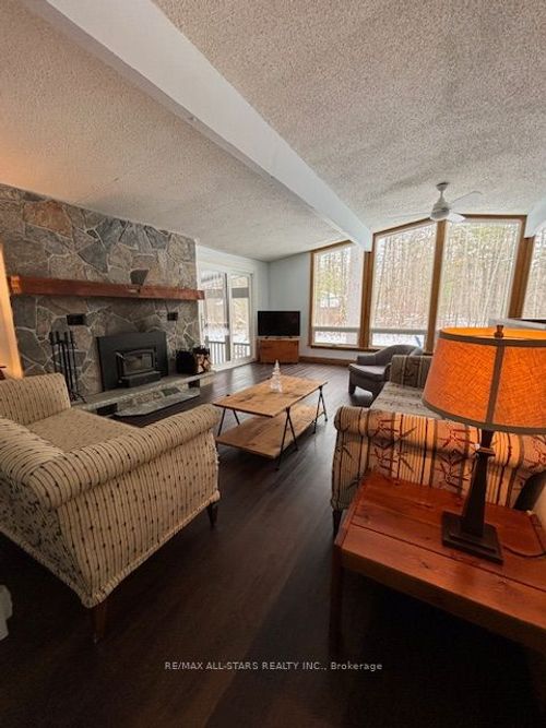 812 Sturgeon Point Rd, Fenelon Falls, ON, K0M1N0 | Card Image