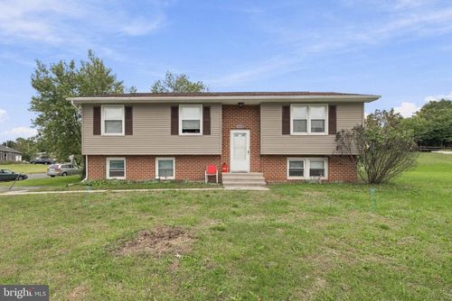 1695 Douglas Dr, CARLISLE, PA, 17013-1079 | Card Image