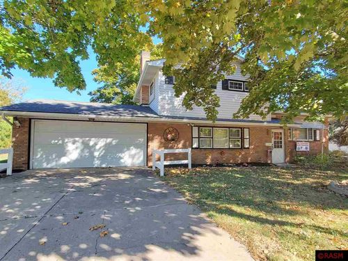 817 Summit Ave, New Ulm, MN, 56073-3633 | Card Image